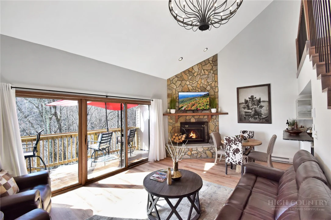 Image number 15 for the current listing