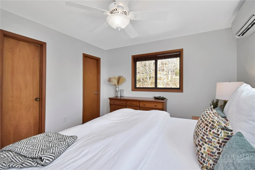 Image number 21 for the current listing