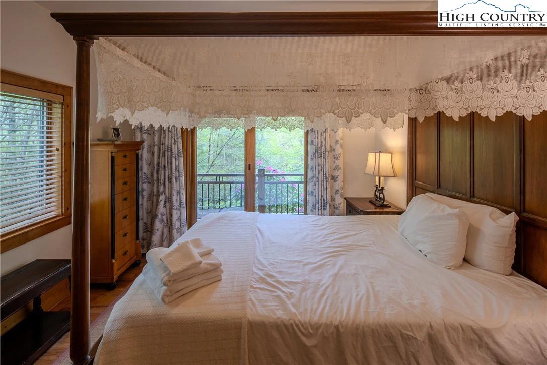 Image number 5 for the current listing