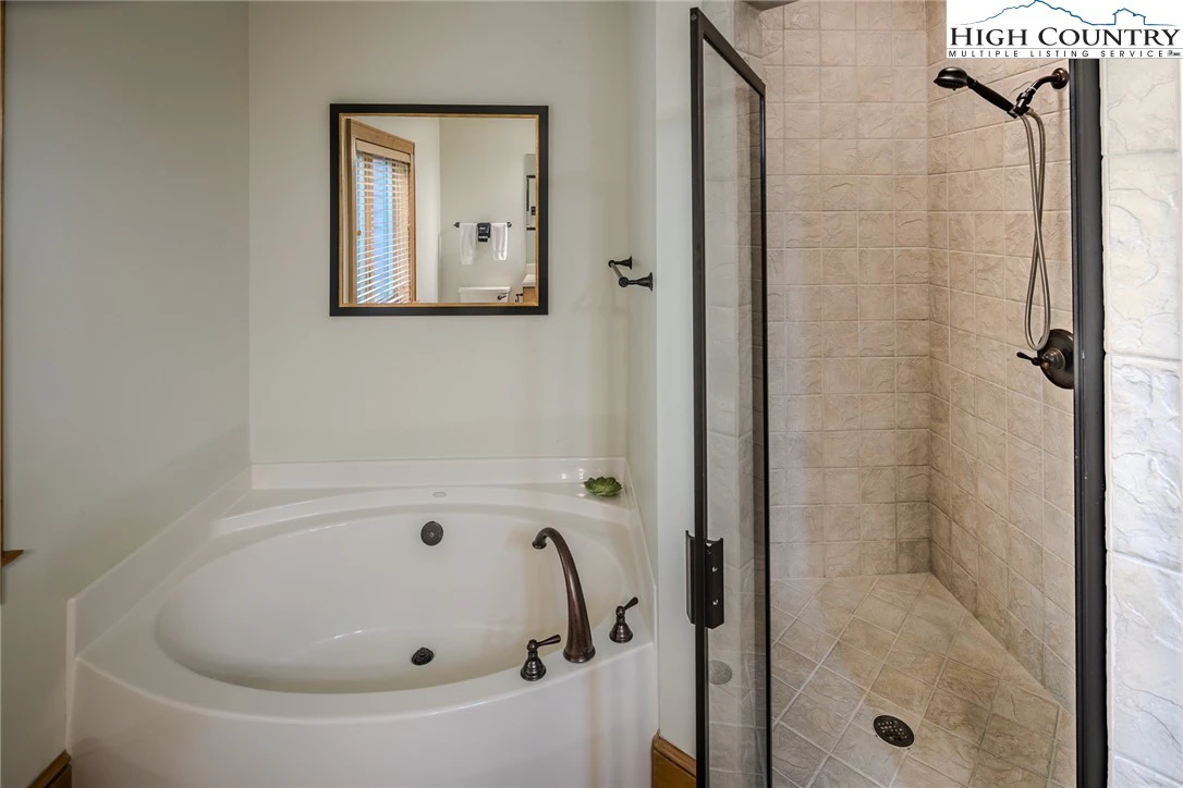 Image number 7 for the current listing