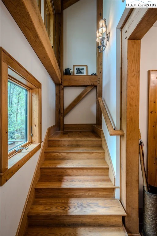 Image number 8 for the current listing