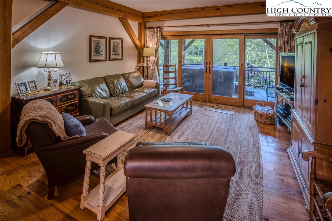 Image number 9 for the current listing