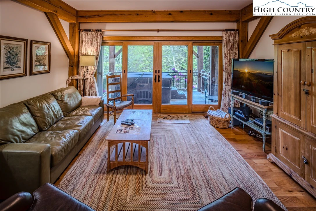 Image number 10 for the current listing