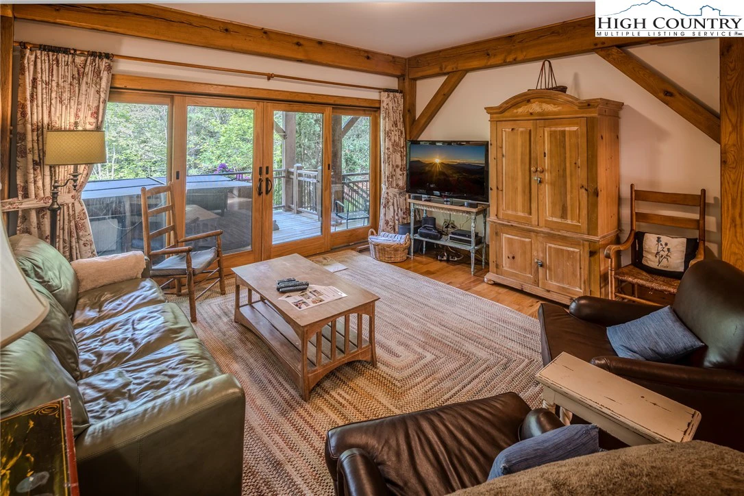 Image number 11 for the current listing