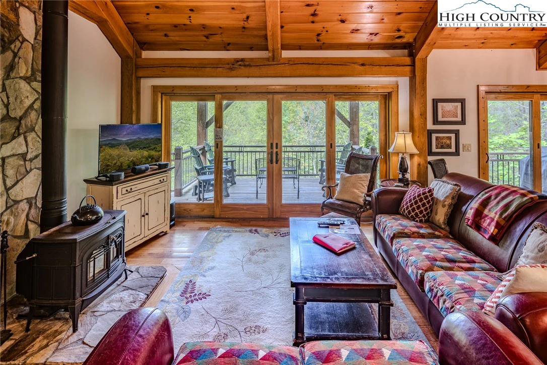 Image number 32 for the current listing
