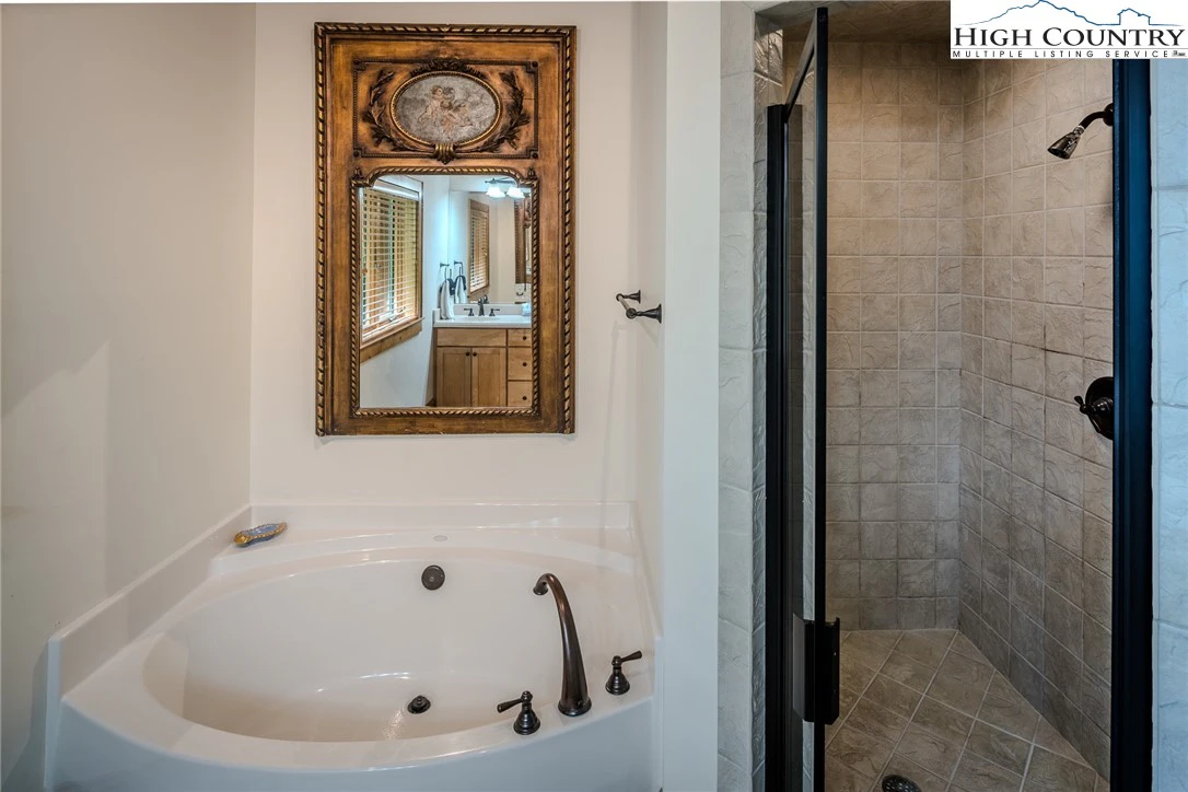 Image number 3 for the current listing