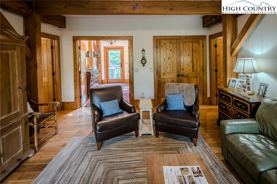 Image number 13 for the current listing