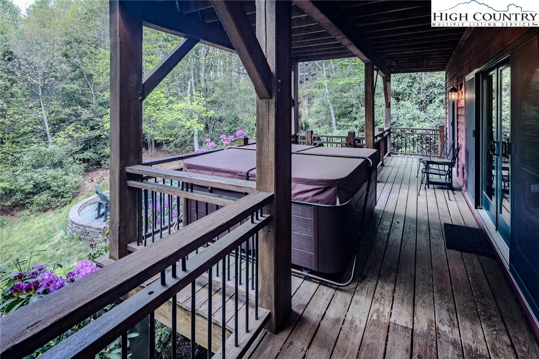 Image number 15 for the current listing