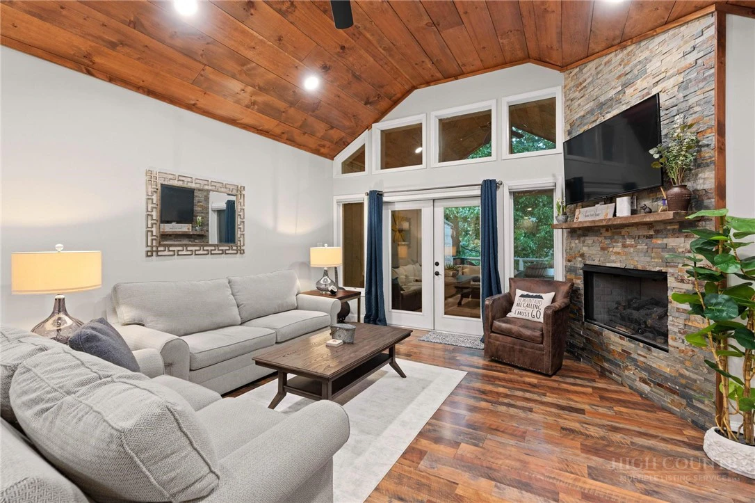 Image number 2 for the current listing