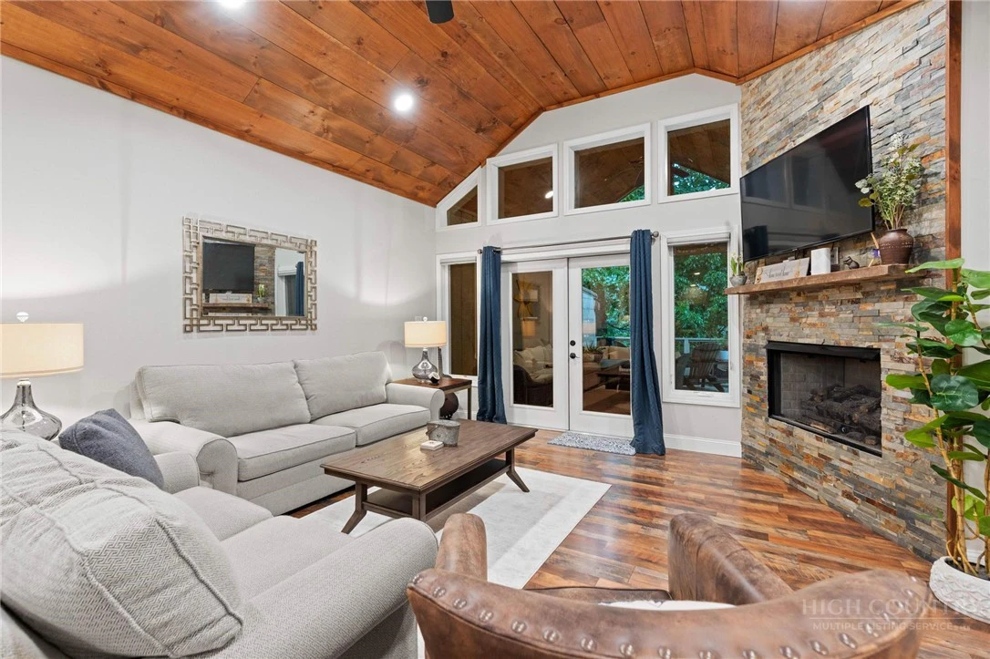 Image number 5 for the current listing