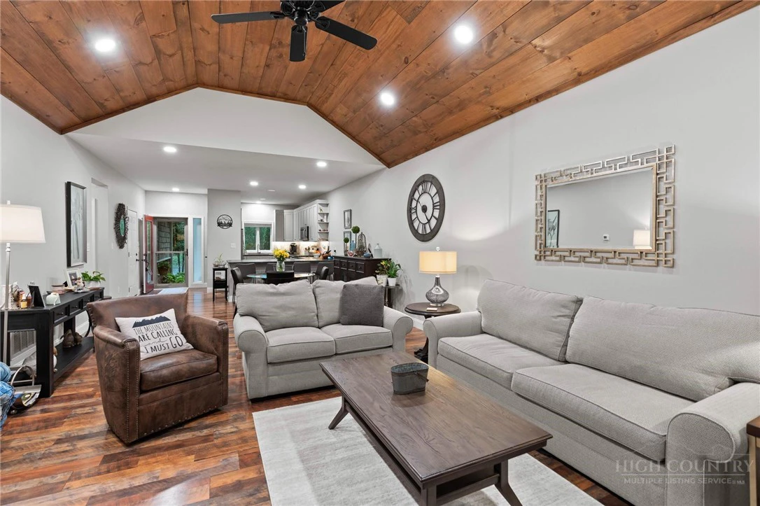 Image number 8 for the current listing