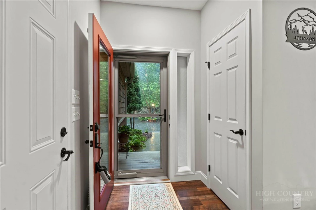 Image number 4 for the current listing