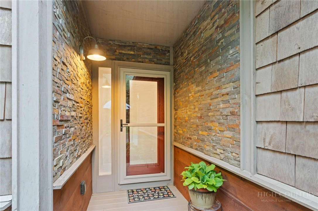 Image number 3 for the current listing