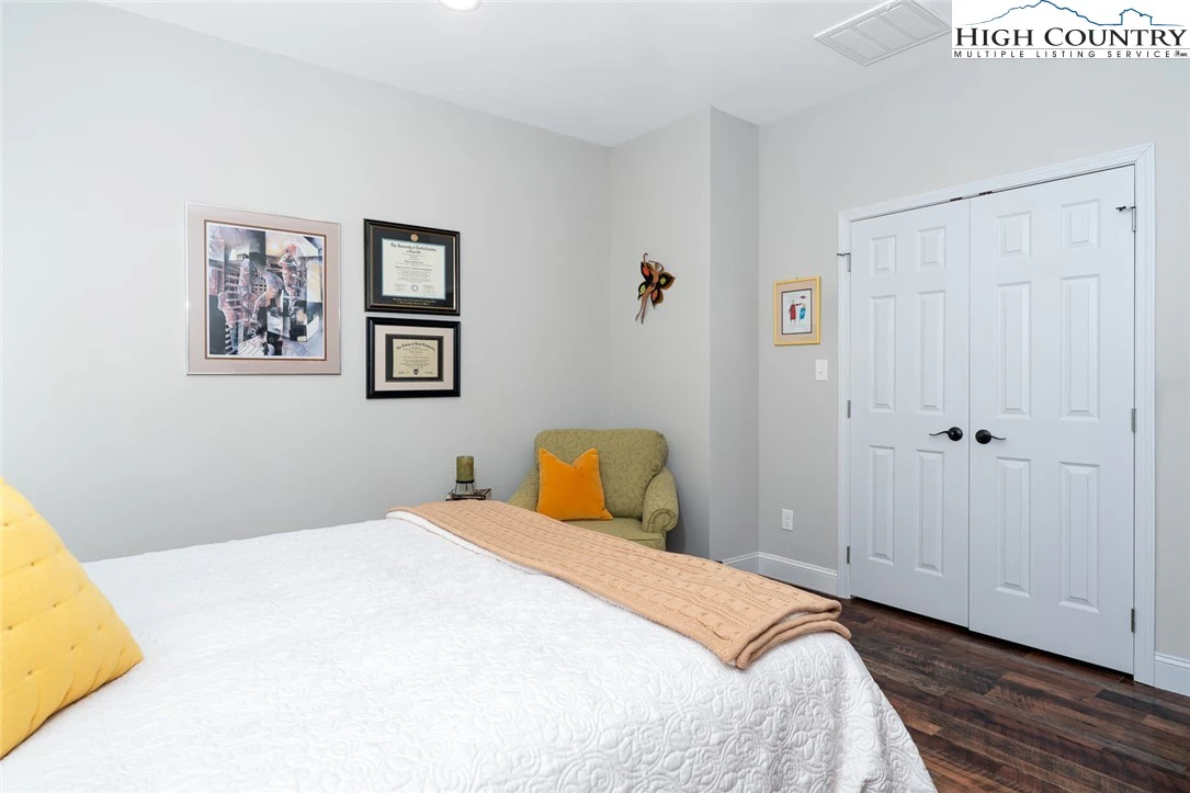 Image number 12 for the current listing