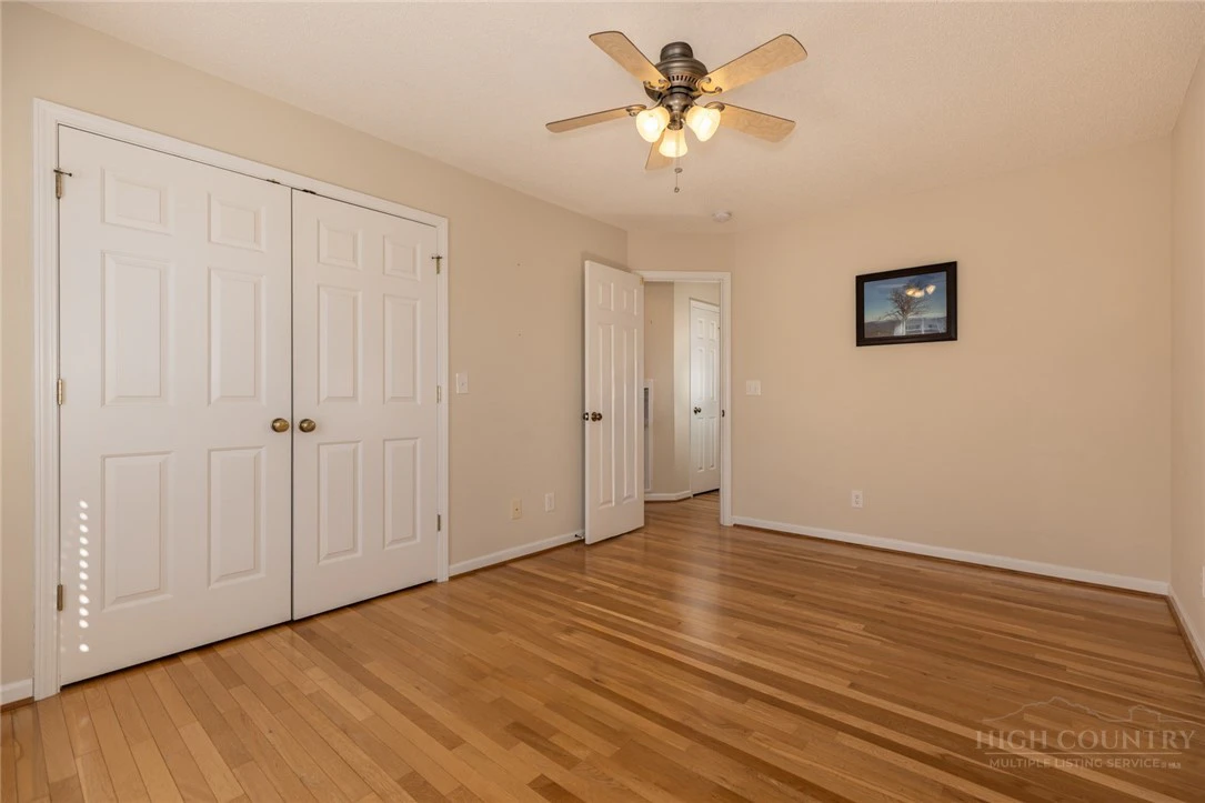 Image number 2 for the current listing