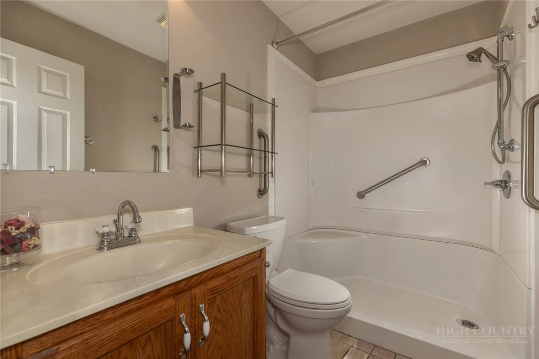 Image number 15 for the current listing