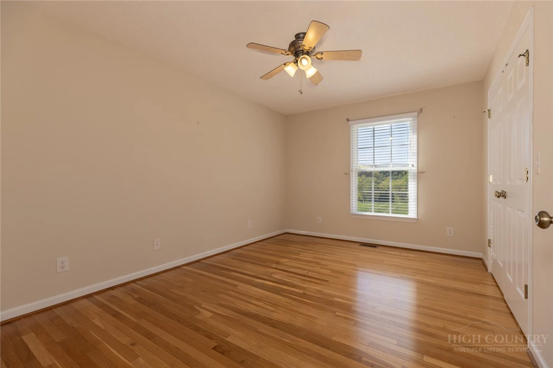 Image number 12 for the current listing