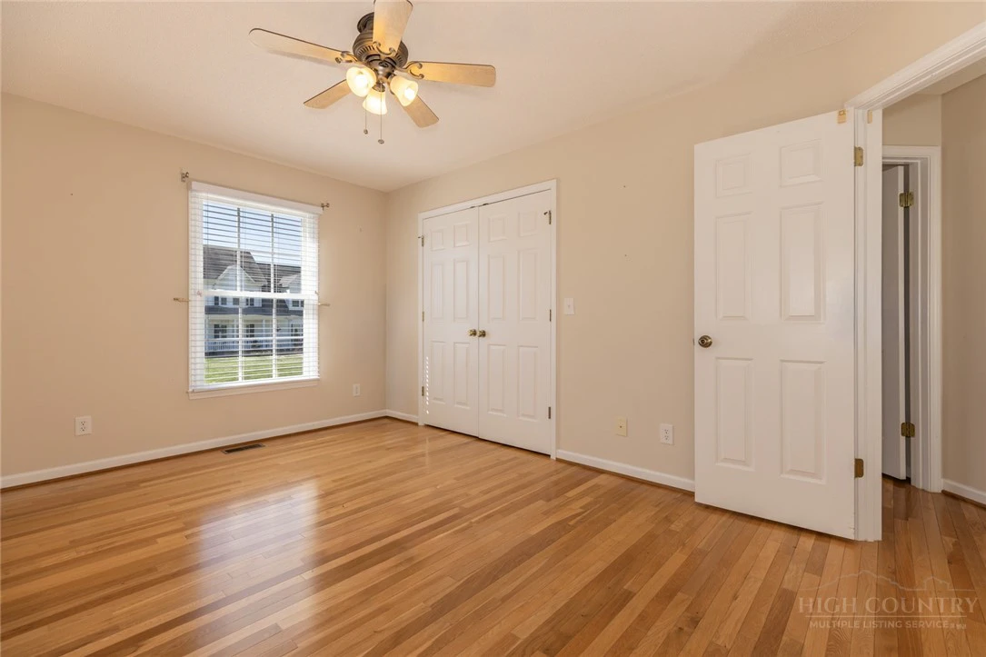 Image number 13 for the current listing