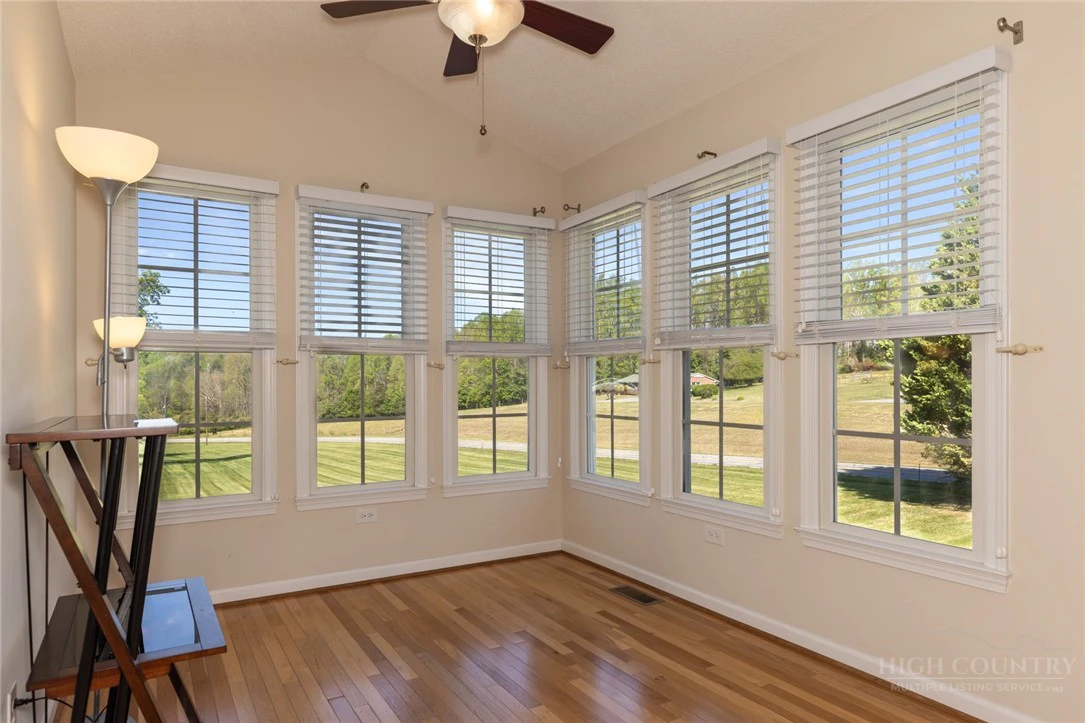 Image number 6 for the current listing