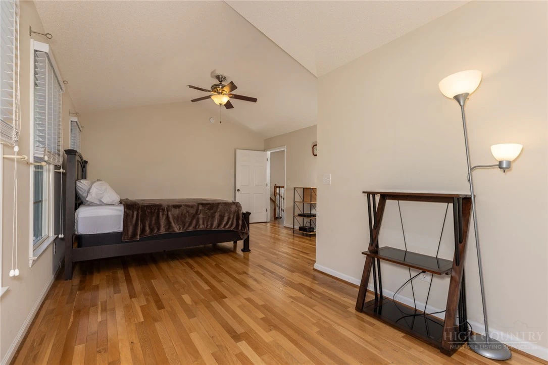 Image number 7 for the current listing