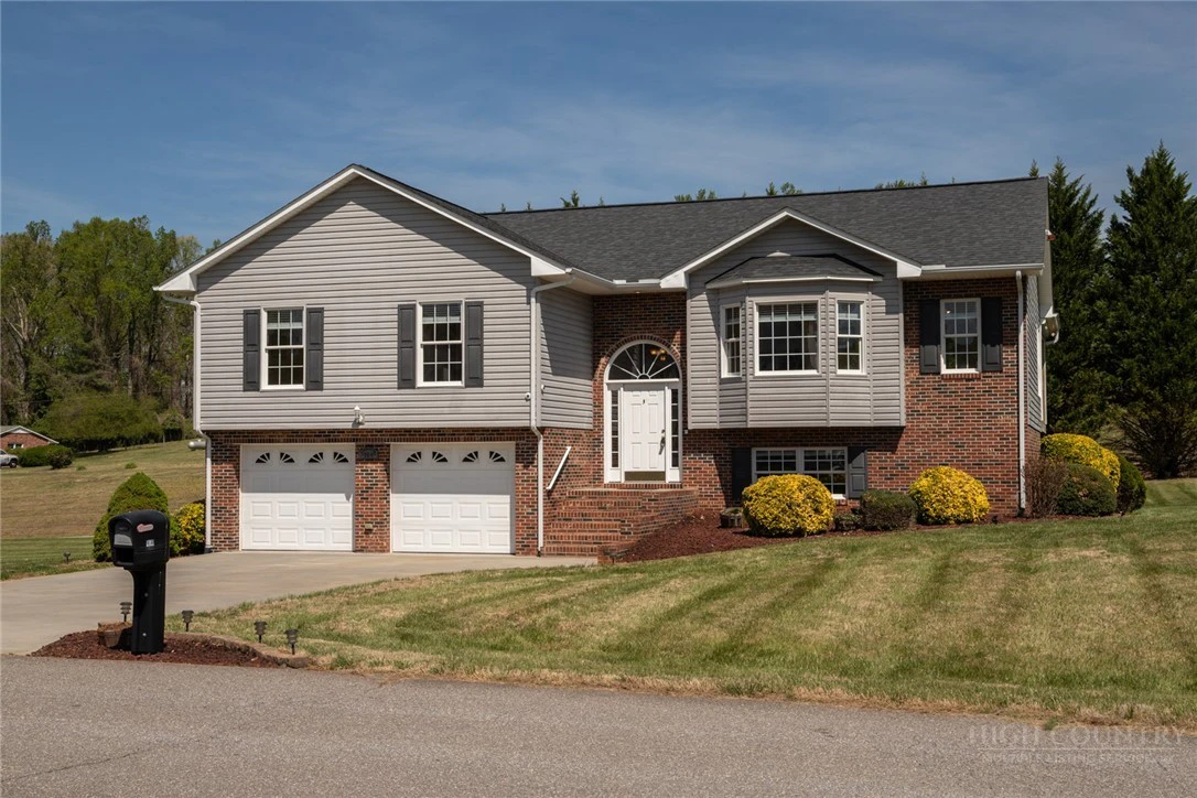 Image number 1 for the current listing