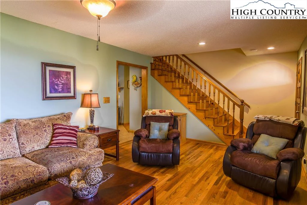 Image number 3 for the current listing