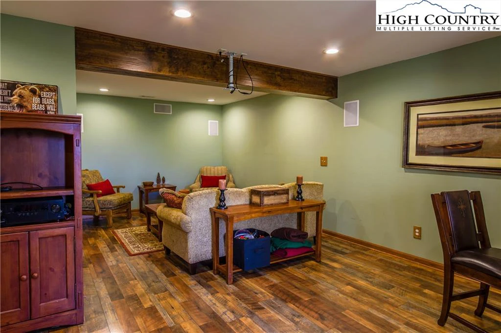 Image number 4 for the current listing
