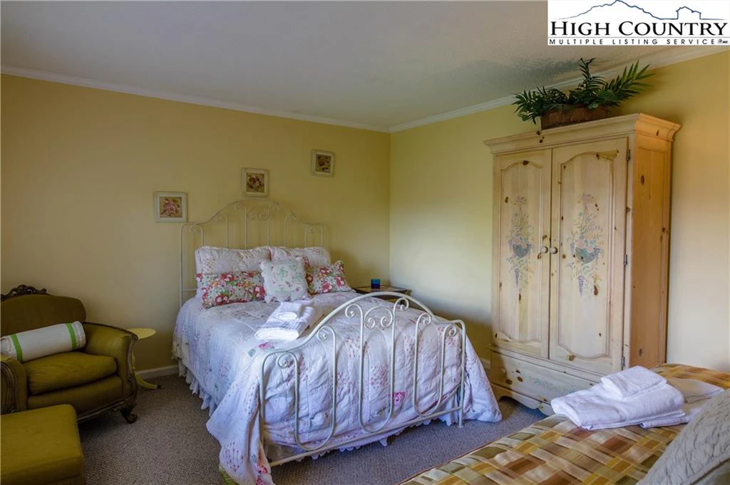 Image number 7 for the current listing