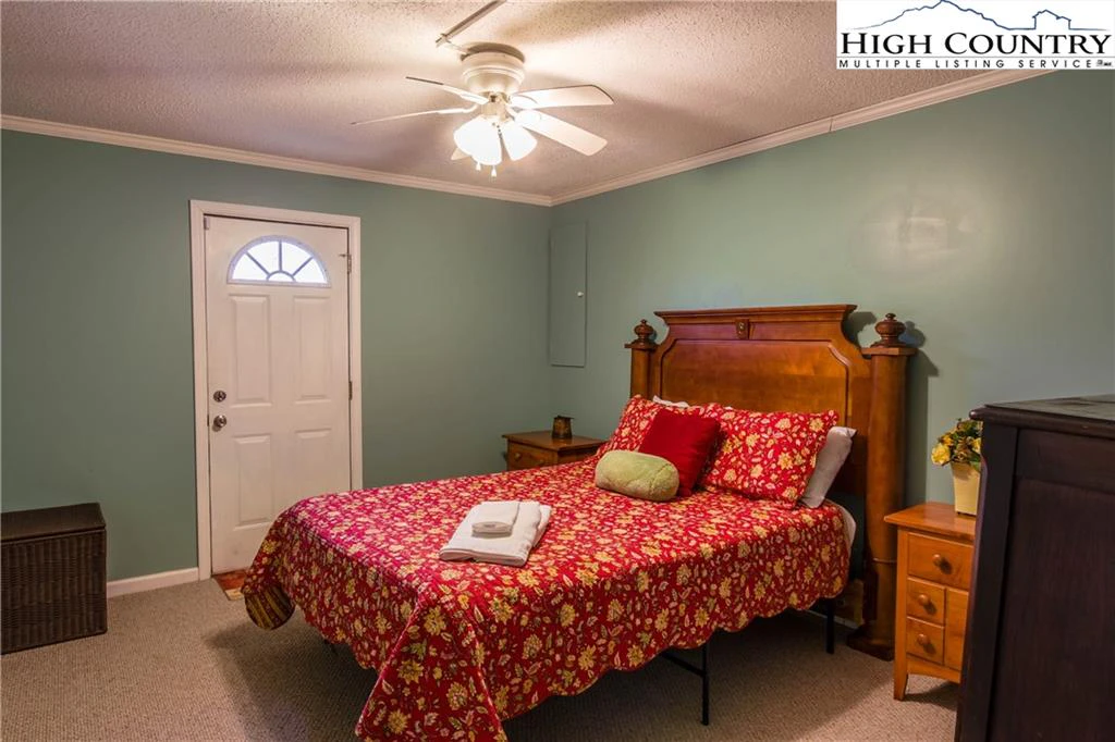 Image number 8 for the current listing