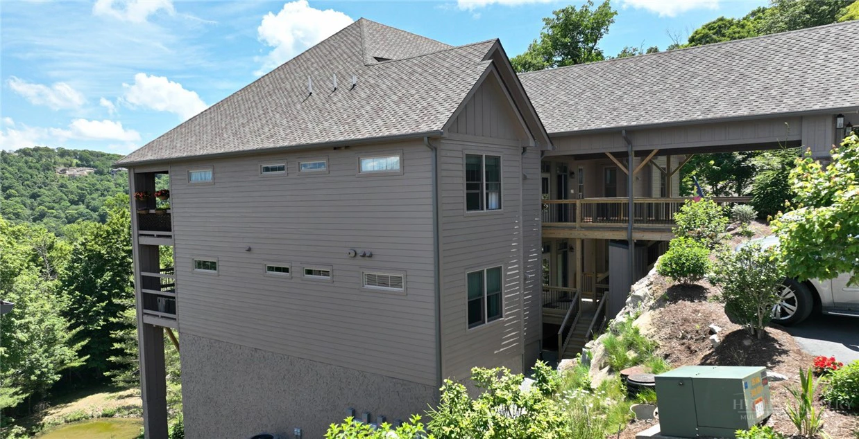 Image number 2 for the current listing