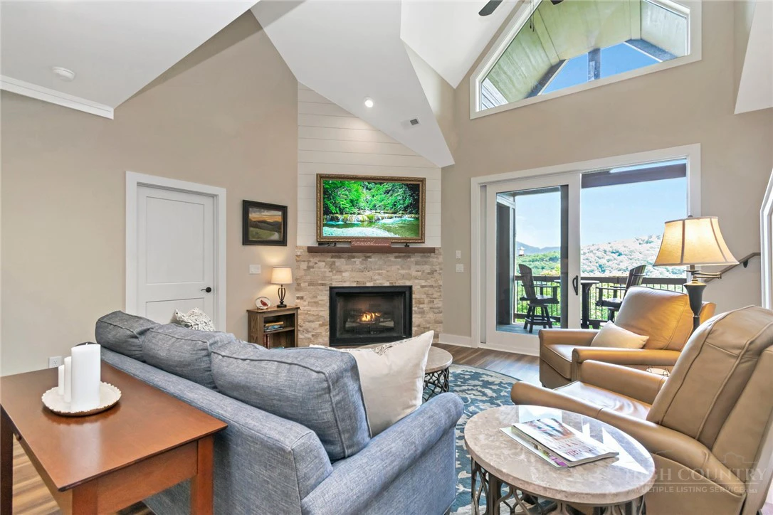 Image number 3 for the current listing