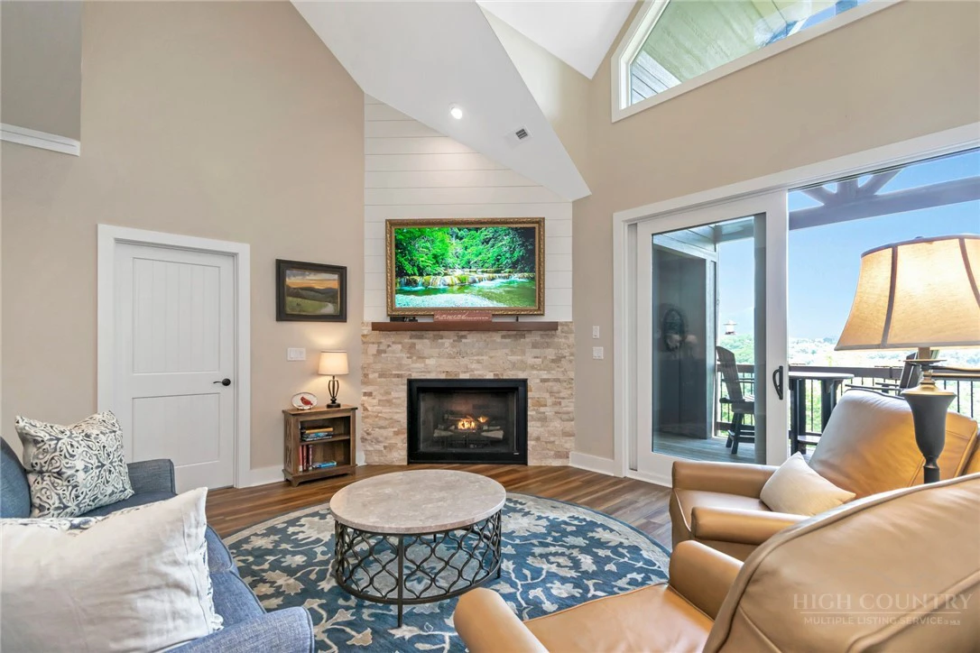 Image number 5 for the current listing