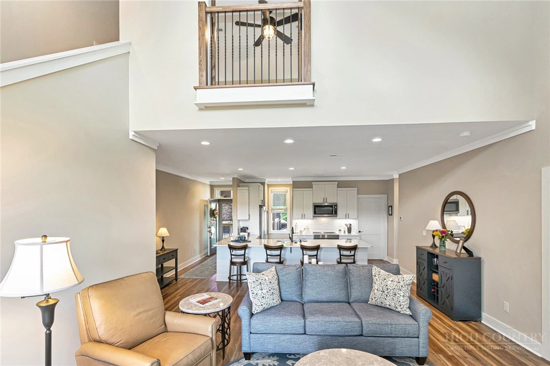 Image number 6 for the current listing