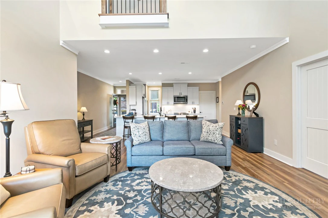 Image number 9 for the current listing
