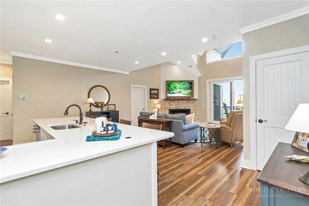 Image number 12 for the current listing