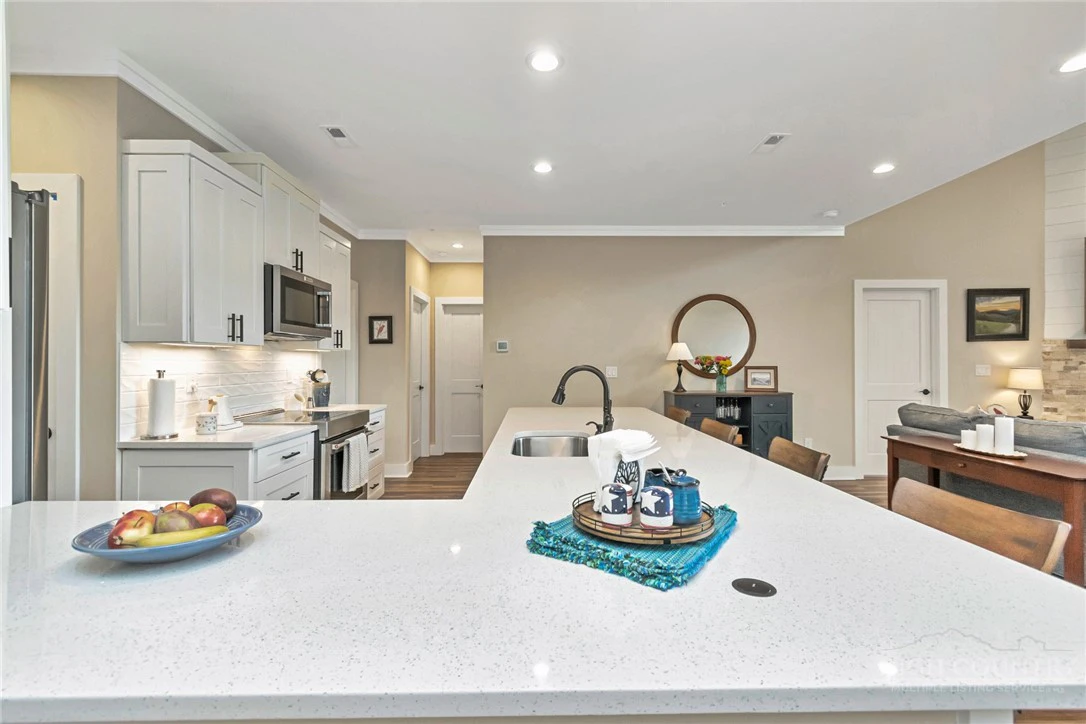 Image number 13 for the current listing