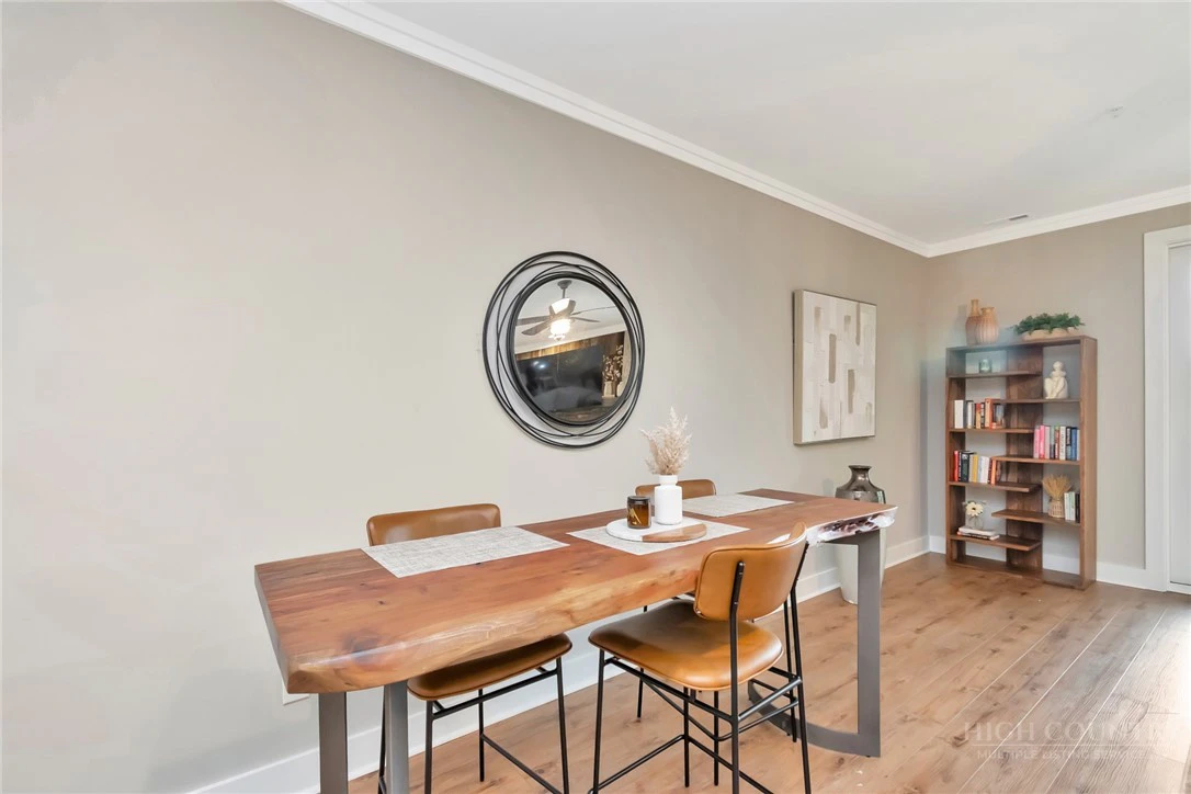 Image number 10 for the current listing