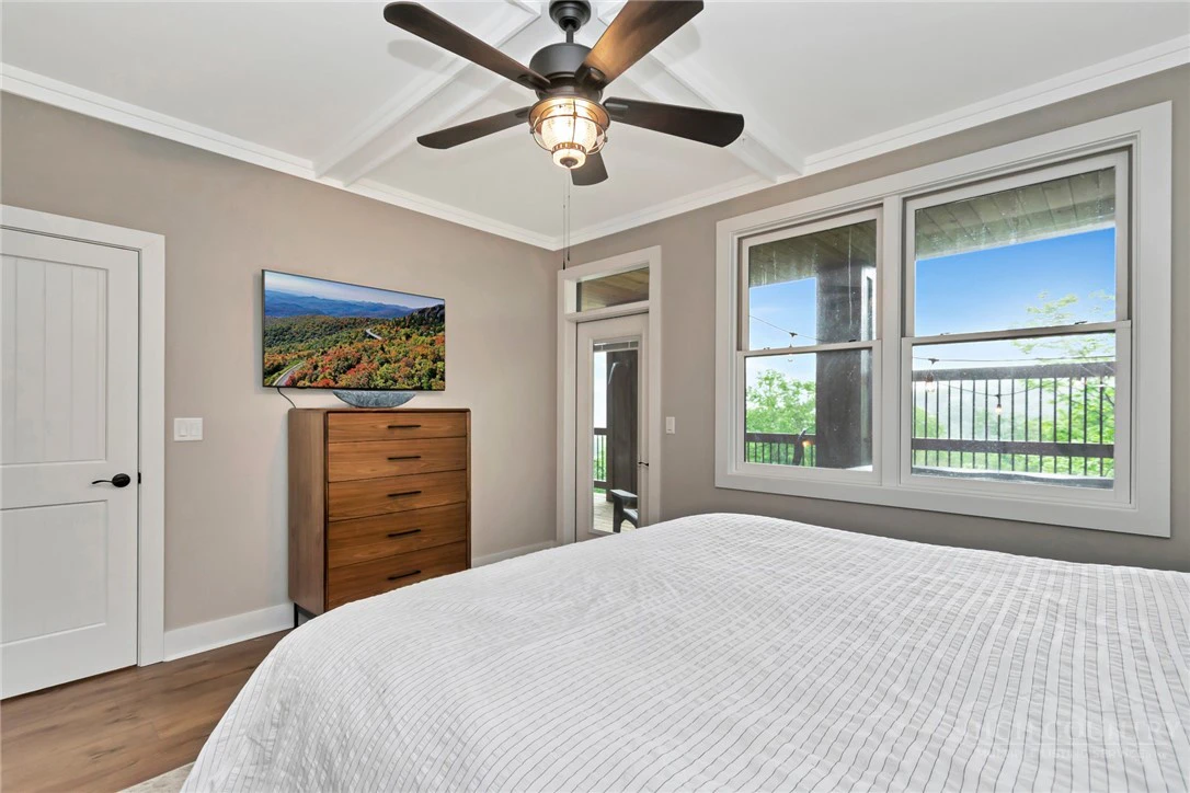 Image number 20 for the current listing