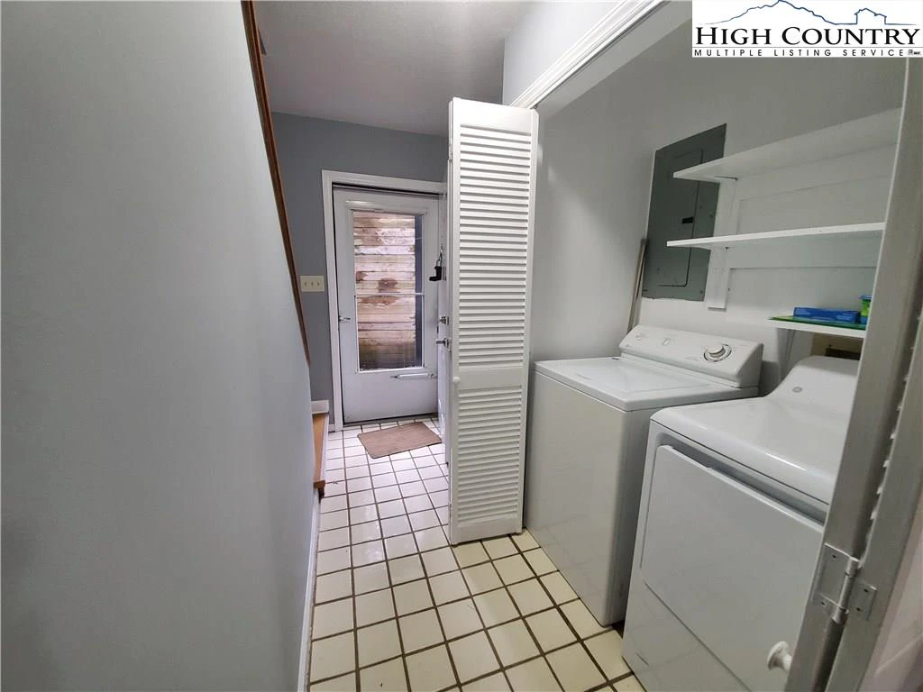 Image number 7 for the current listing