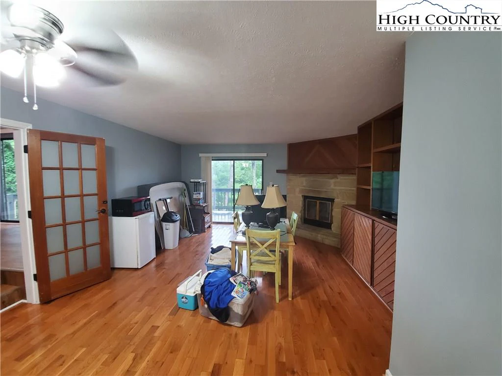 Image number 6 for the current listing