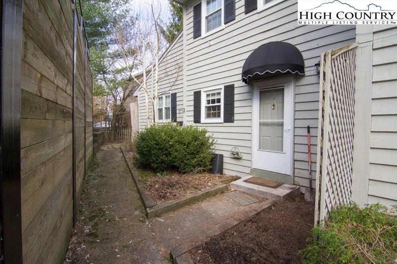 Image number 14 for the current listing