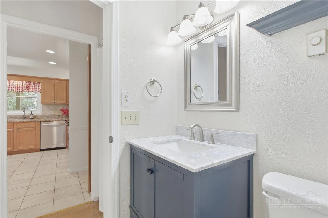 Image number 3 for the current listing