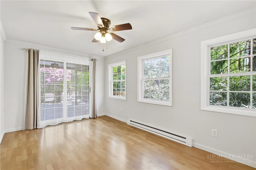 Image number 5 for the current listing