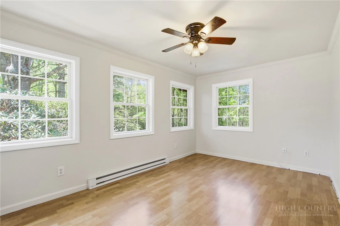 Image number 6 for the current listing