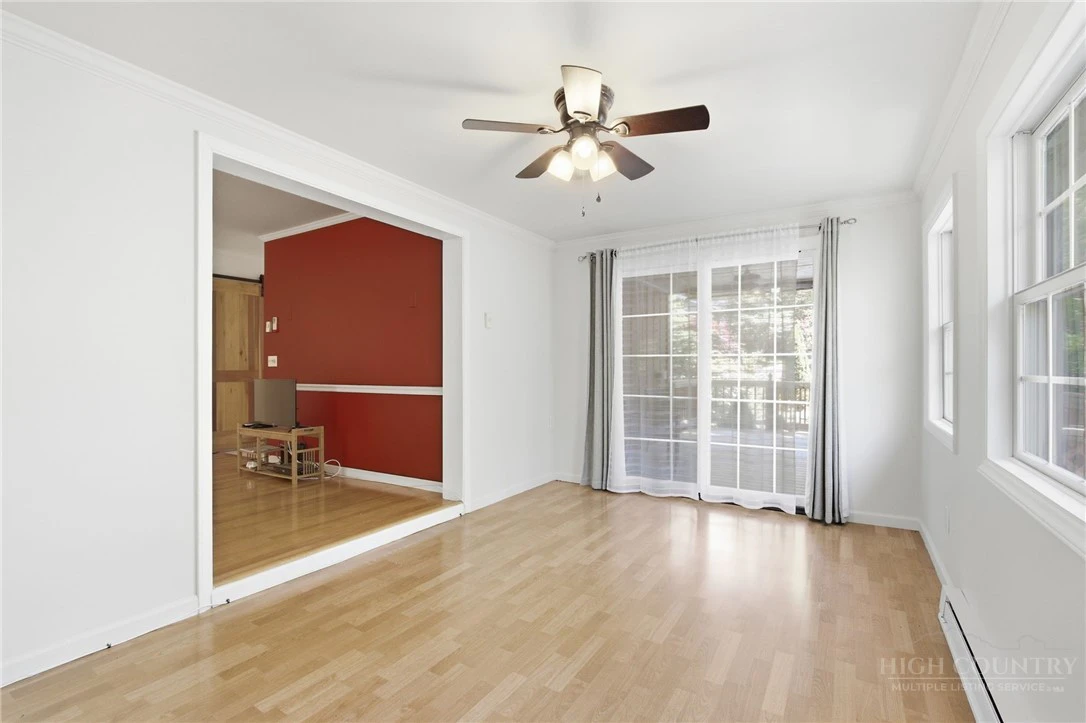 Image number 7 for the current listing