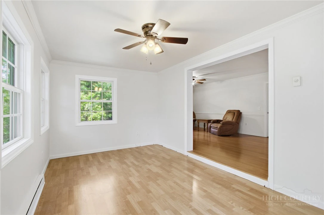 Image number 8 for the current listing