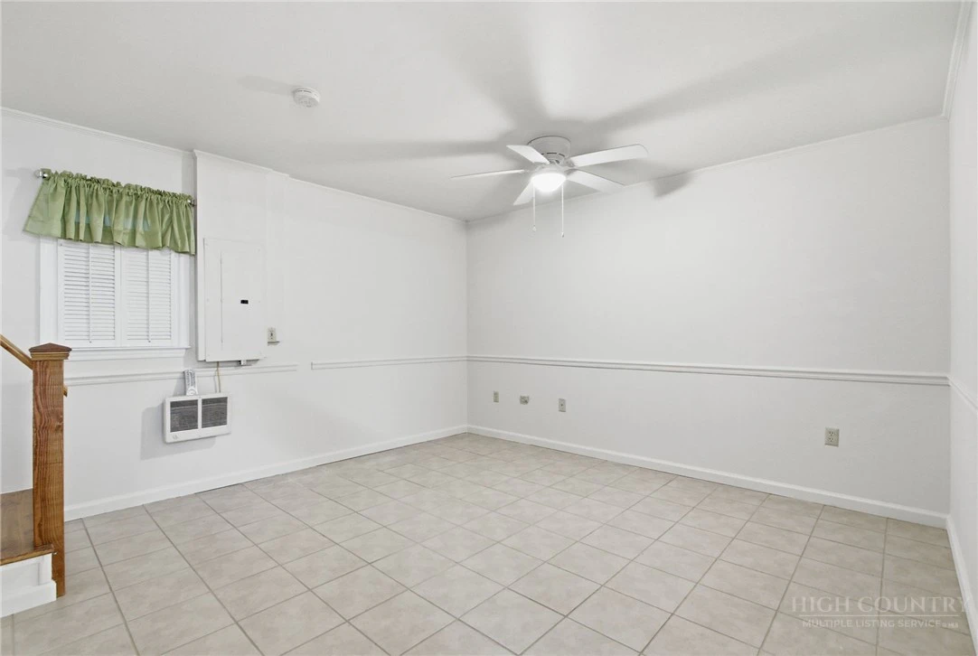 Image number 13 for the current listing