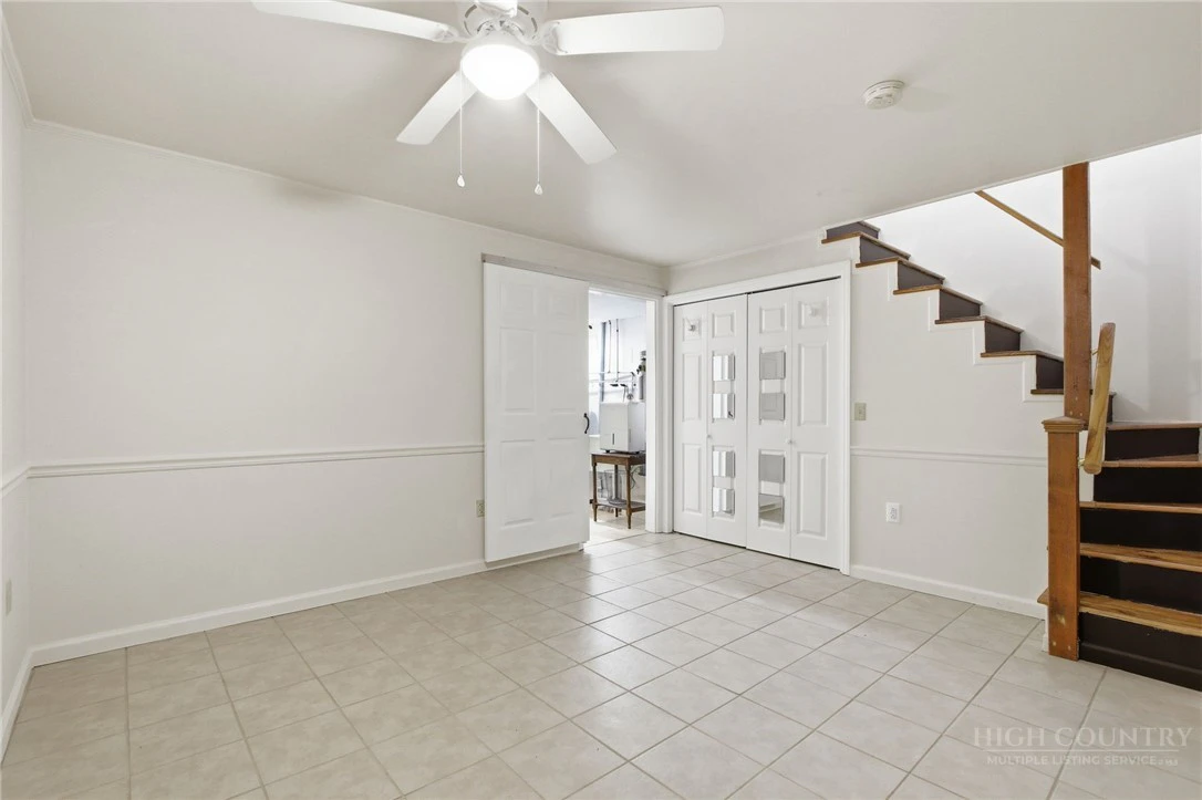 Image number 2 for the current listing