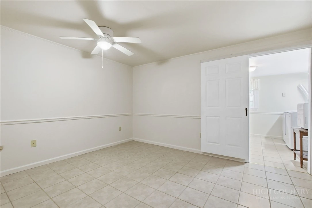 Image number 15 for the current listing