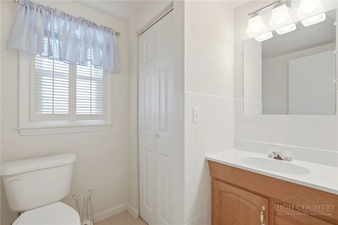 Image number 18 for the current listing